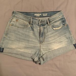 Denizen Levi’s Light Wash Highwaisted Jean Snorts